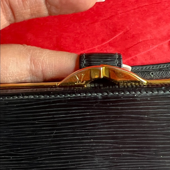 Louis Vuitton Textured Black Wallet - Picture 4 of 6